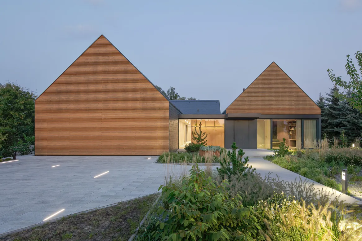 Główne wejście do domu nad rzeką w Sochaczewie. fot. Piotr Krajewski