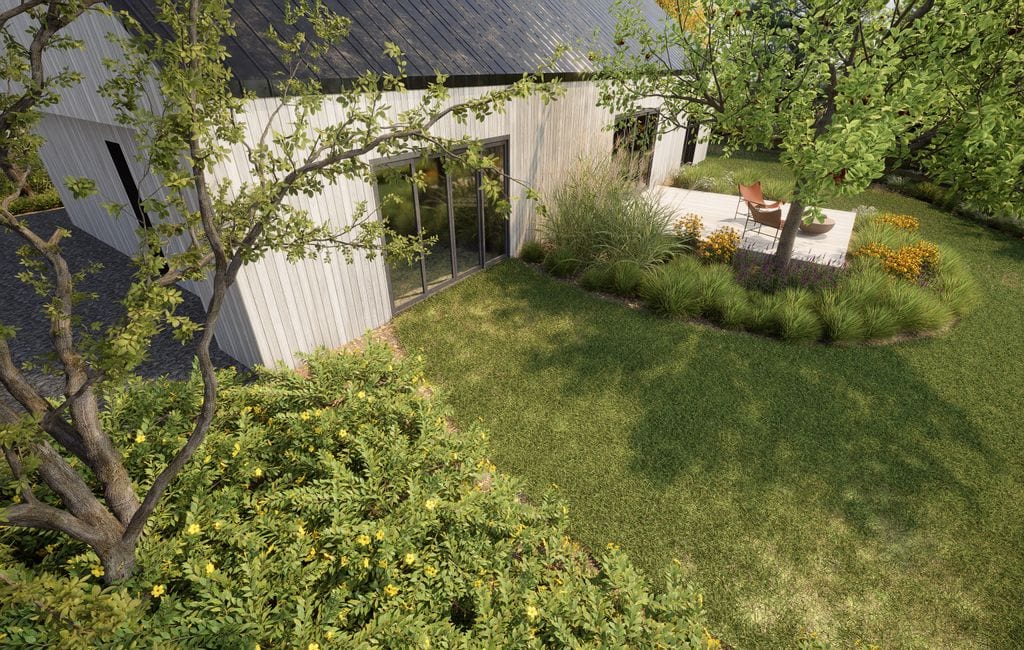 Taras wypoczynkowy otoczony roślinnością. Skarpa pokryta dziurawcem kielichowatym.