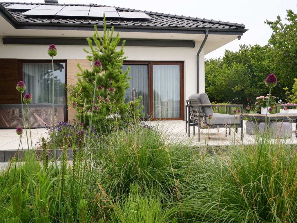 Widok na taras kawiarniany.